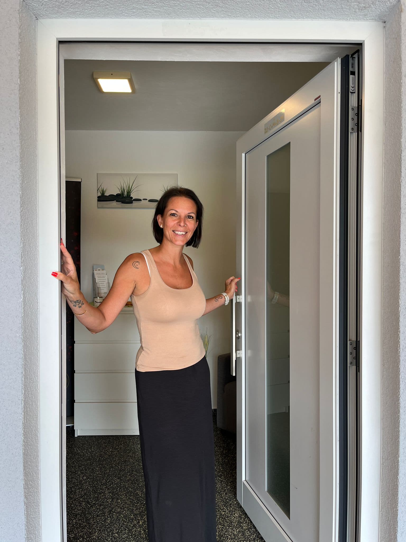 Manuela Scharner im Eingangsbereich